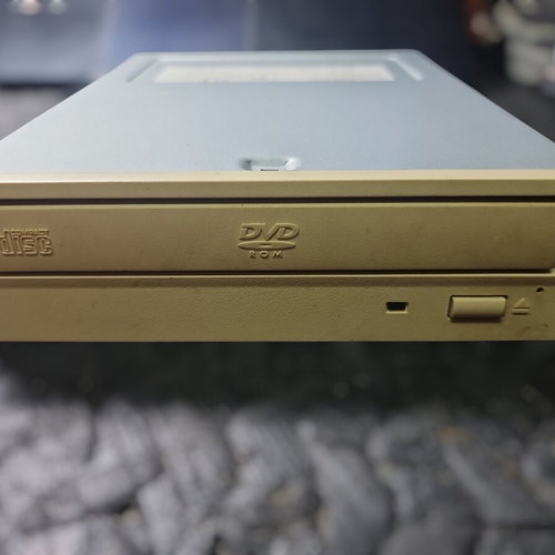 Toshiba DVD-ROM drive SD-M1802 IDE used, beige