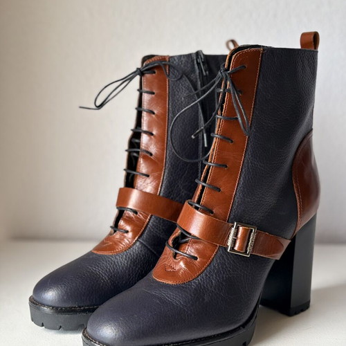 Paola Ferri leather two-tone ankle boots new, size 41, blue and brown