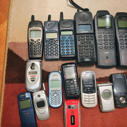 Ericsson and Motorola phones used, collection of 31 pieces