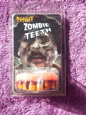 Zombie teeth carnival mask