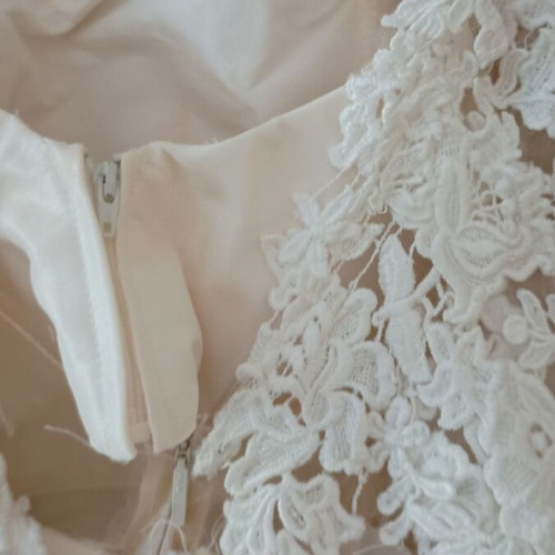 Wedding dress A-line size XS used with built-in cups and carrying case
