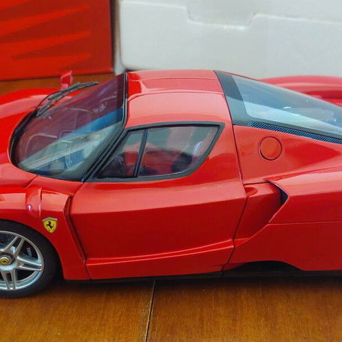 Ferrari Enzo BBR model 1:18 used with accessories