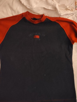 Men's winter sweater used, red and black, size medium
