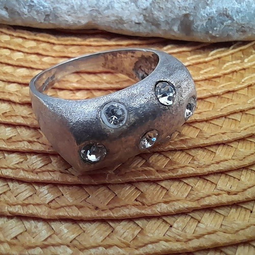 Silver 925 ring with zircons like new, size 9