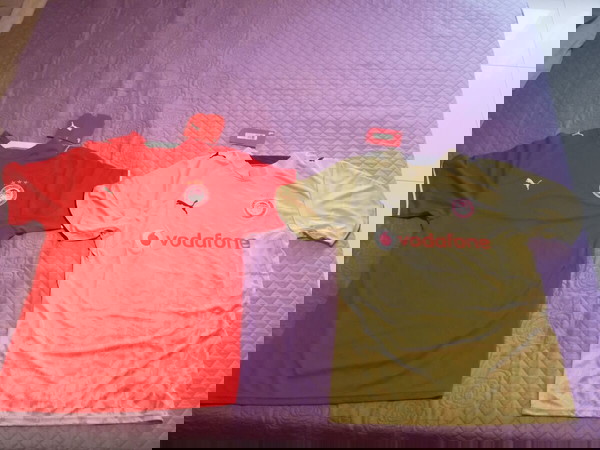2 Φανέλες του Ολυμπιακού