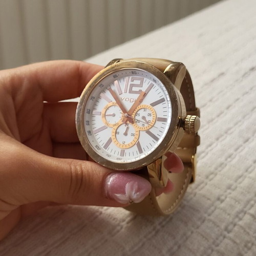 Vogue Chronograph wristwatch model 162001.3, beige and white