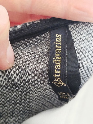Πλεκτό μπλουζάκι Stradivarius σαν καινούργιο, μαύρο και άσπρο