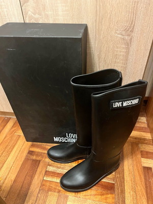 Γαλότσες Moschino