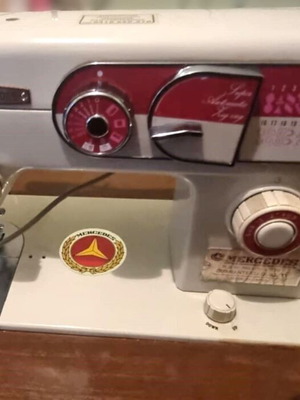 Mercedes sewing machine like new with table base