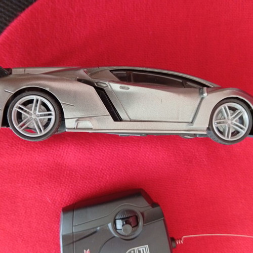Lamborghini Veneno 1:24 Remote Control Car like new with Lights