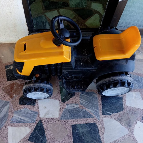 Electric children's tractor with trailer 6 Volt yellow