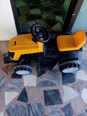 Electric children's tractor with trailer 6 Volt yellow
