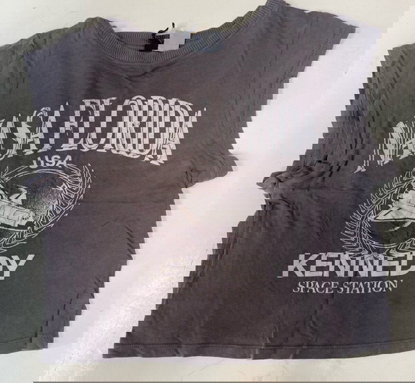 H&M divided woman's great tshirt short sleeved size small