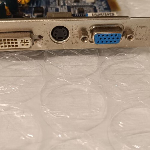NVIDIA GeForce FX 5200 graphics card 128MB like new, AGP