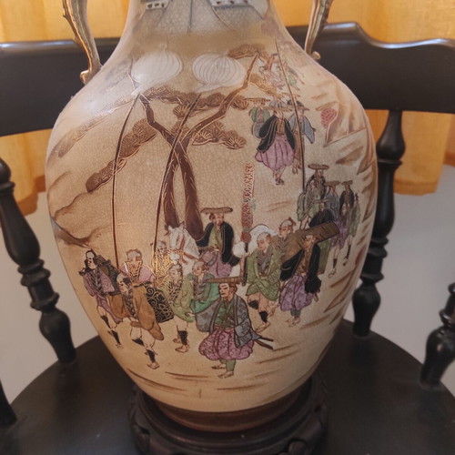 Βάζο Kutani Japan αντίκα σαν καινούργιο, χειροποίητη ζωγραφική, ξύλινη βάση