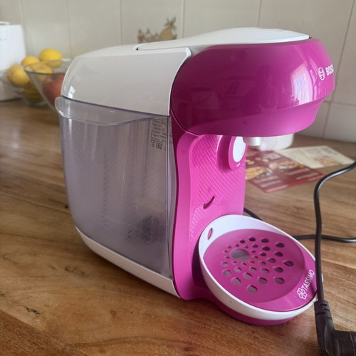 Bosch Tassimo Coffee Maker like new with capsules
