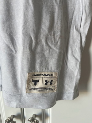 Μπλούζα γυμναστηρίου Under Armour αμάνικη, καινούργια, μέγεθος medium, γκρι
