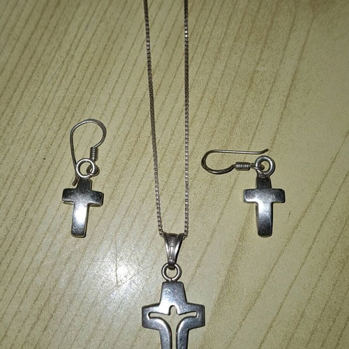 Silver necklace and earrings set 925 like new with cross