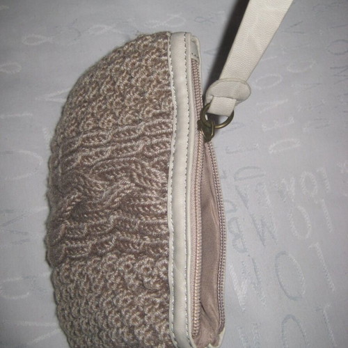 Knitted bag, beige, 18x15 cm