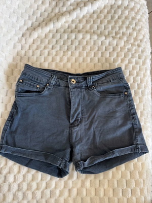 Blue elastic denim shorts like new, size M