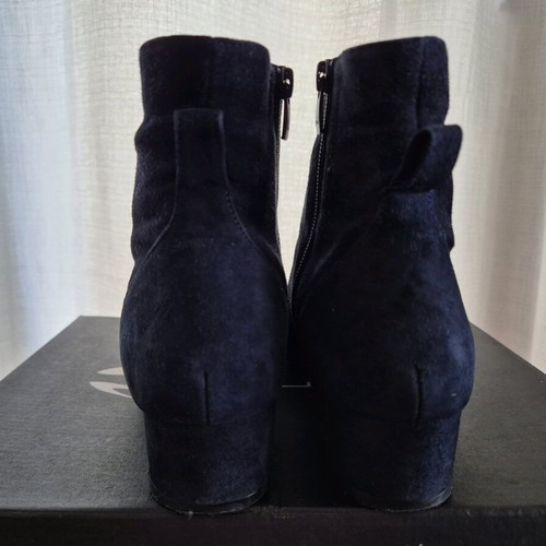 Blue suede Mourtzi ankle boots no.39 like new with low heel