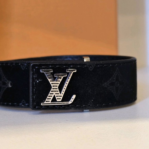 Louis Vuitton unisex bracelet made of natural leather and suede like new