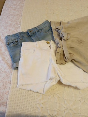 Girls' shorts like new, pack of 3 for ages 8-10