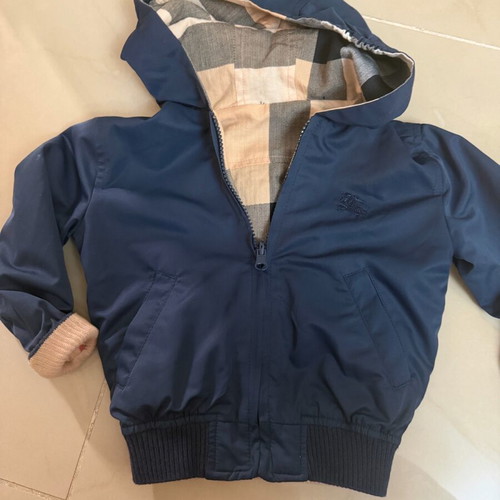 Burberry kids jacket for 2 years like new
