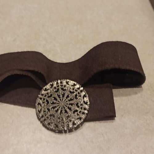 Suede belt like new, chocolate color with large round metal buckle