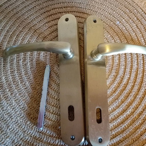 Large bronze door handle used, dimensions 22x3.5