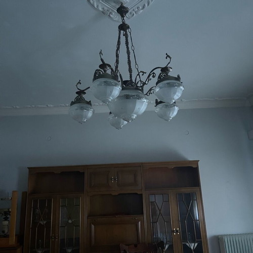 Chandelier like new, functional