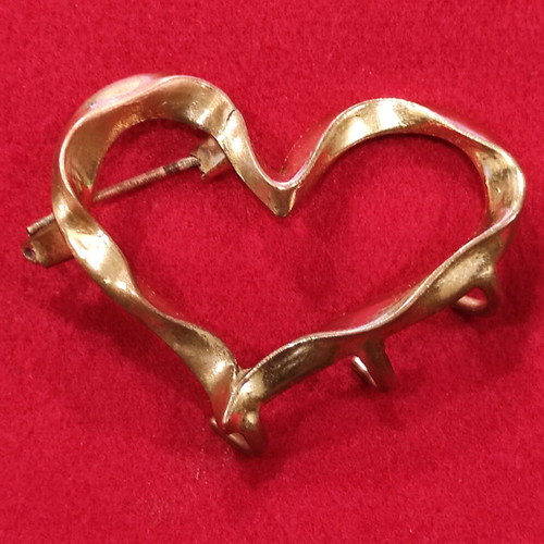 Bronze heart brooch from the 1960s, like new