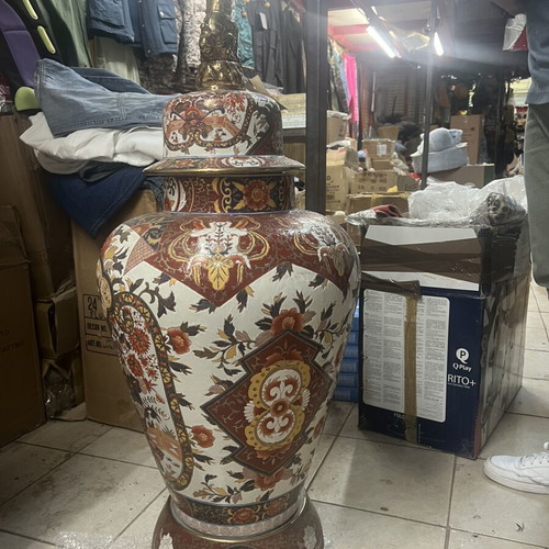 Satsuma vase new with tags, height 850 cm with base and lid