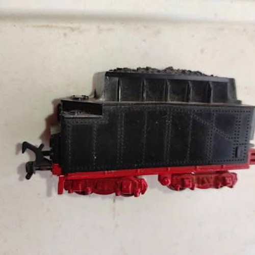 Vintage Fleischmann HO Scale 1465 E Esso Tanker and 3 wagons like new