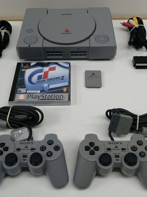 Playstation 1 Fat SCPH-7002 като нов с 2 контролера и игра Gran Turismo 2