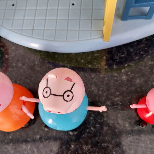 Peppa Pig Playset with House and 9 Figures used
