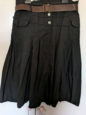 Cotton skirt like new with belt and artificial fringes