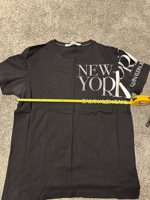 Calvin Klein Medium T-shirt black like new