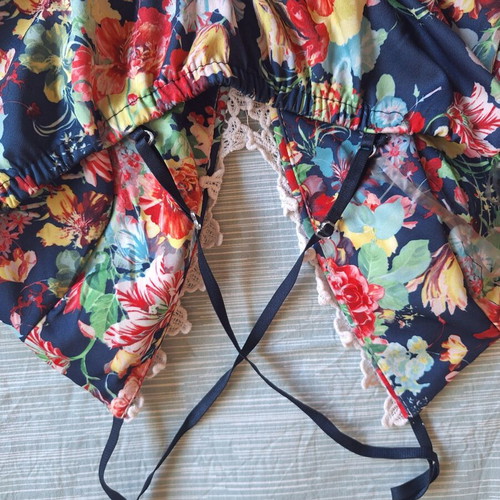 Floral Summer Dress with Lace and Open Back, like new, colorful
