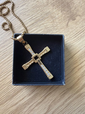 Fast & Furious Dominic Toretto Cross Pendant set used