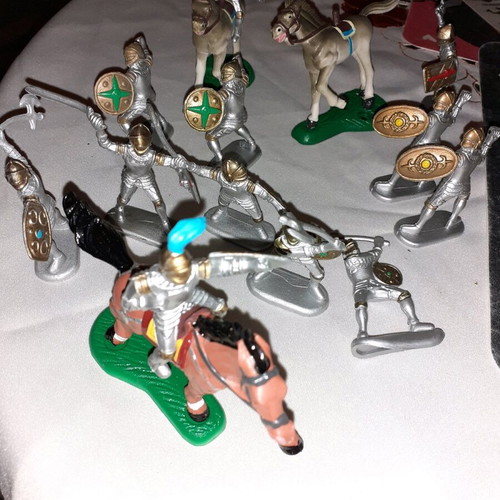 King castle new toy with 20 knights and horses