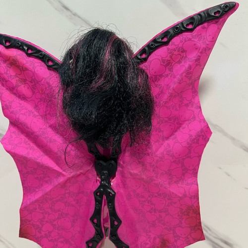 Monster High Draculaura doll with wings like new, slight wing defect