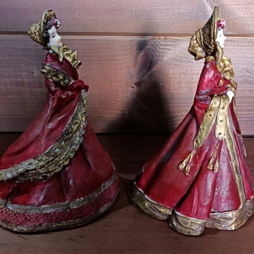 Vintage ladies of the era set of 2, like new