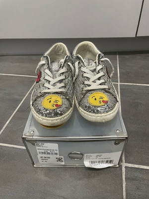 Sneakers 2star ασημί μεταχειρισμένα, μέγεθος 33