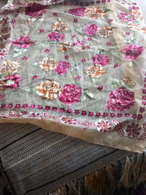 Кърпа с красив флорален дизайн