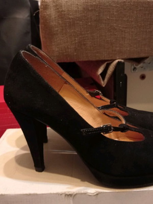 Black pumps like new, almost unused, size 38