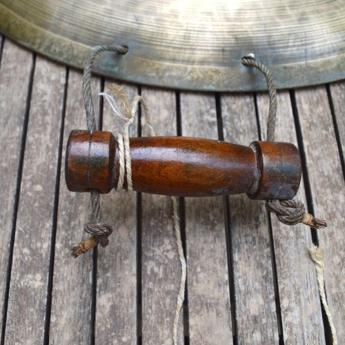 Zanchi Gong percussion instrument used, 1960s, 60 cm diameter with leather beater