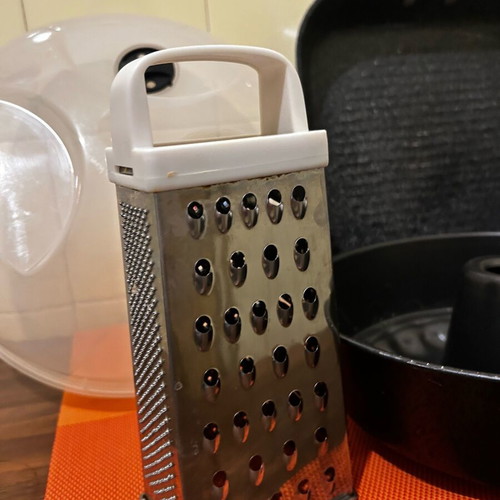 Cooking utensils like new set with microwave cover, grill rack, strainer, cake pan, grater