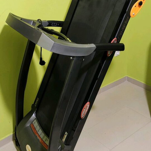 X Fit 101 Treadmill 2.5hp like new