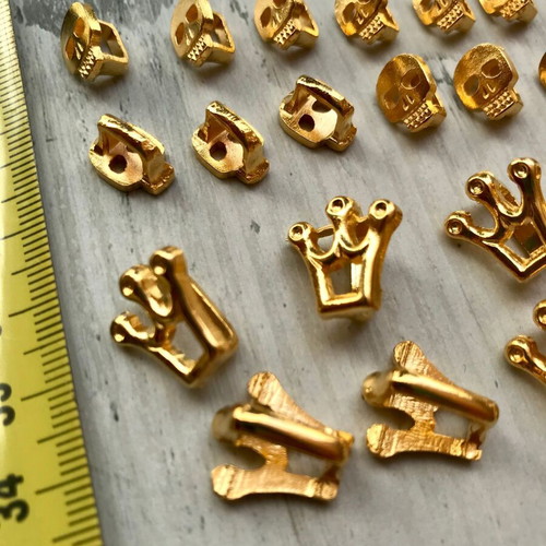 Pack of 20 gold metal beads for cord skulls and crowns like new